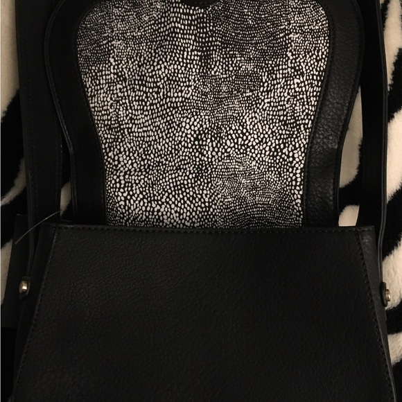 Steve Madden cross-body purse. - Picture 5 of 5